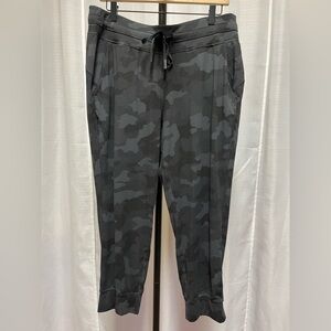 Lululemon Ready to Rulu Jogger Crop
Heritage 365 Camo Deep Coal Multi | 12
